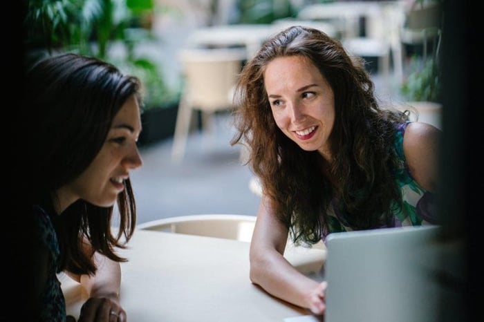 identifica las diferencias entre un coach de carrera profesional y Outplacement